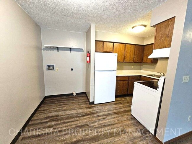 Building Photo - 1 BD, 1 BA WALK IN LEVEL UNIT IN GARRETSON...