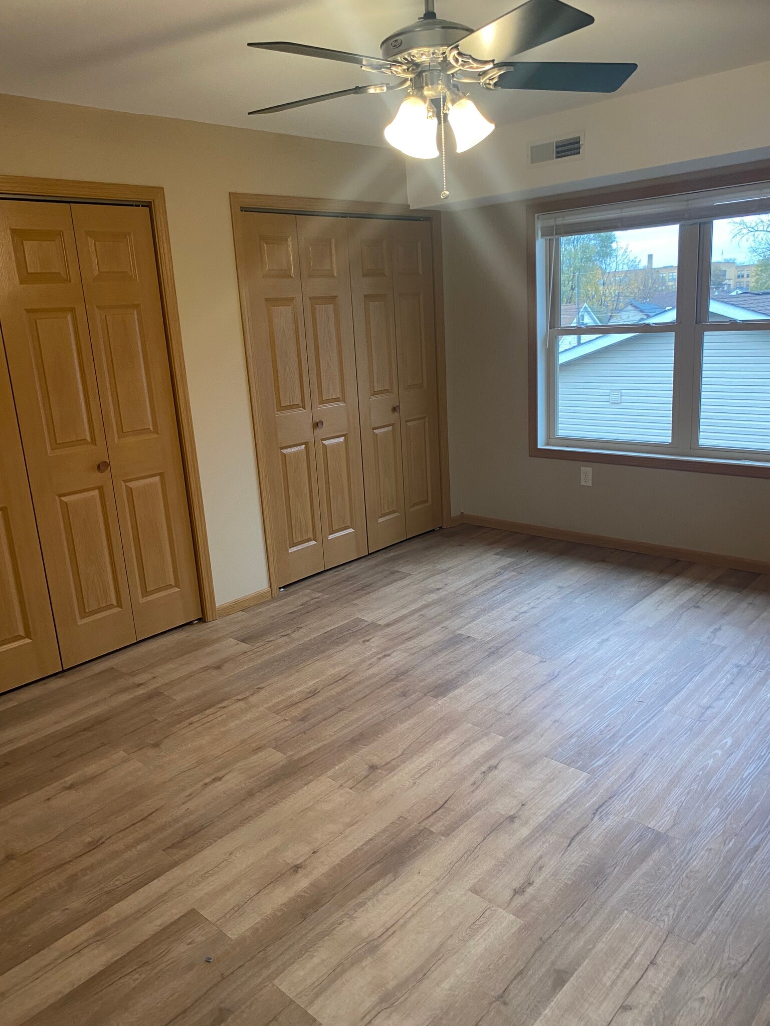 Building Photo - 1402 W Broadway St