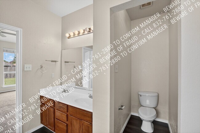 Building Photo - 2816 Blue Heron Dr