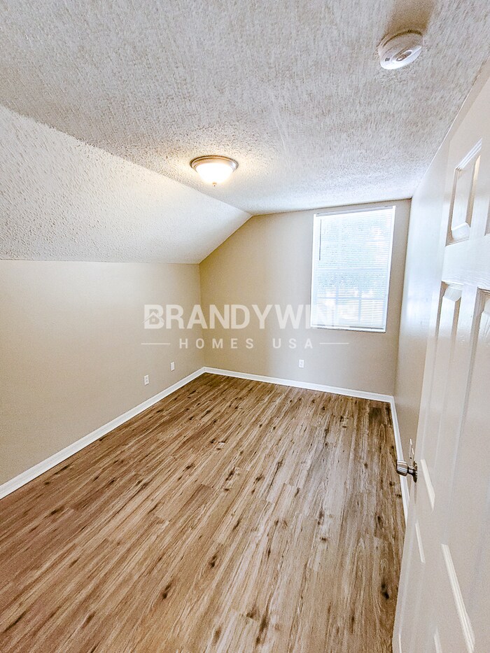 Building Photo - 323 Summer Sails Dr