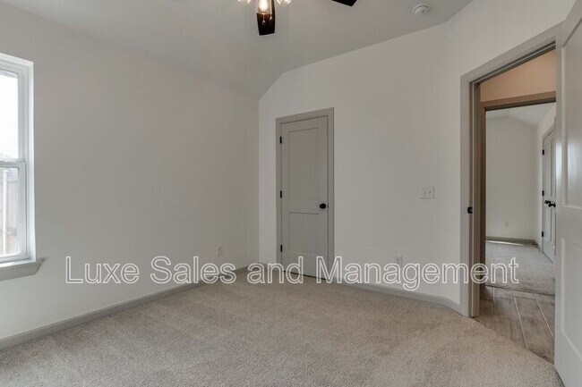 Building Photo - 6133 Frankie Lynn Ln