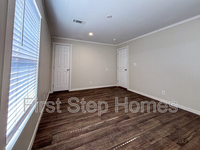 Building Photo - 1402 Cotopaxi St