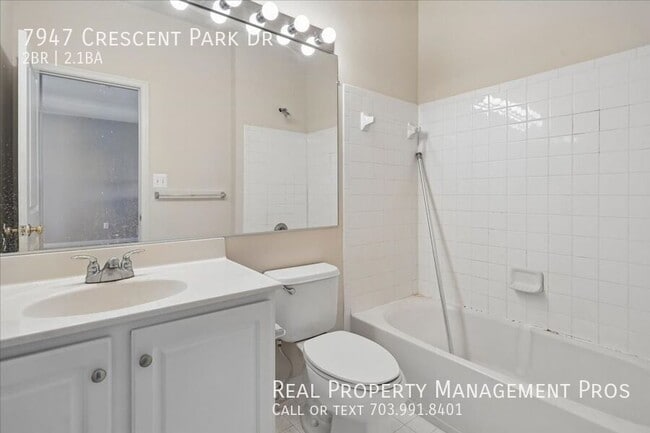 Building Photo - 7947 Crescent Park Dr