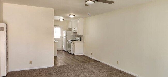 Building Photo - 150 E Lakeshore Dr