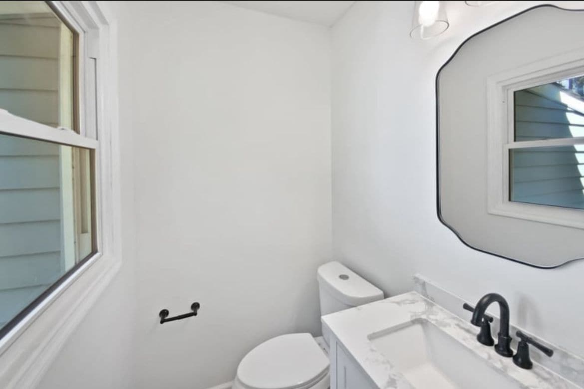 Building Photo - 213 Gatewood Dr