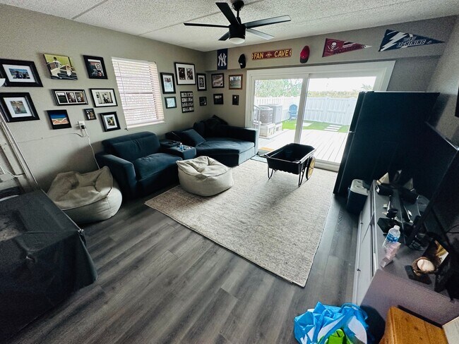 Building Photo - 12274 1st St W