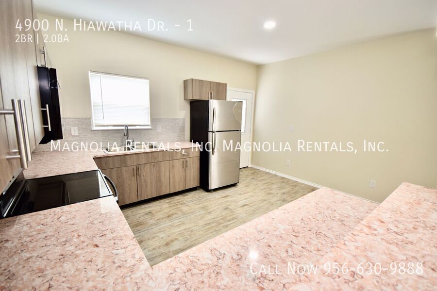 Building Photo - 4900 N Hiawatha Dr