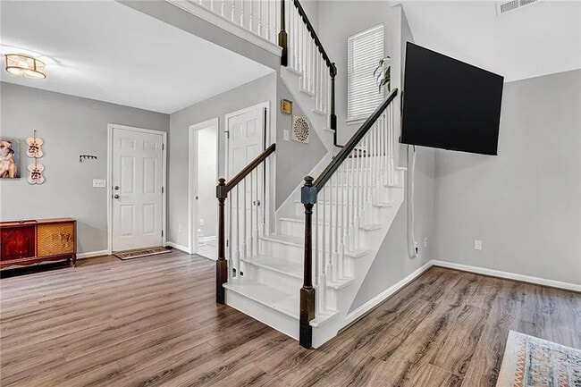 Building Photo - 4 Bedroom 2.5 Bathroom