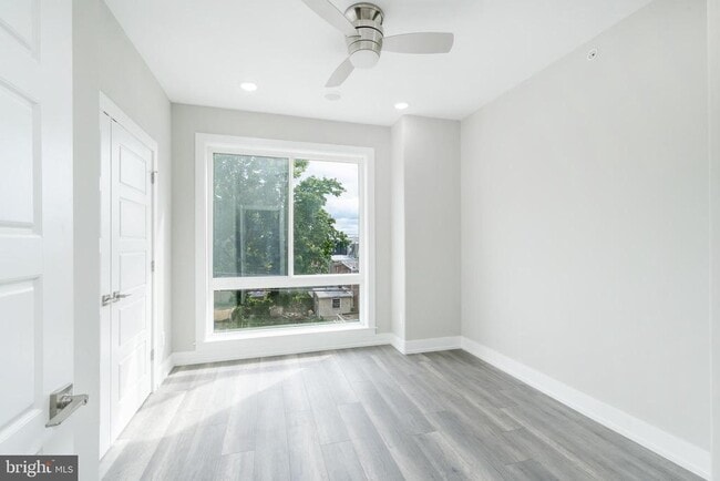 Building Photo - 103 E Duval St