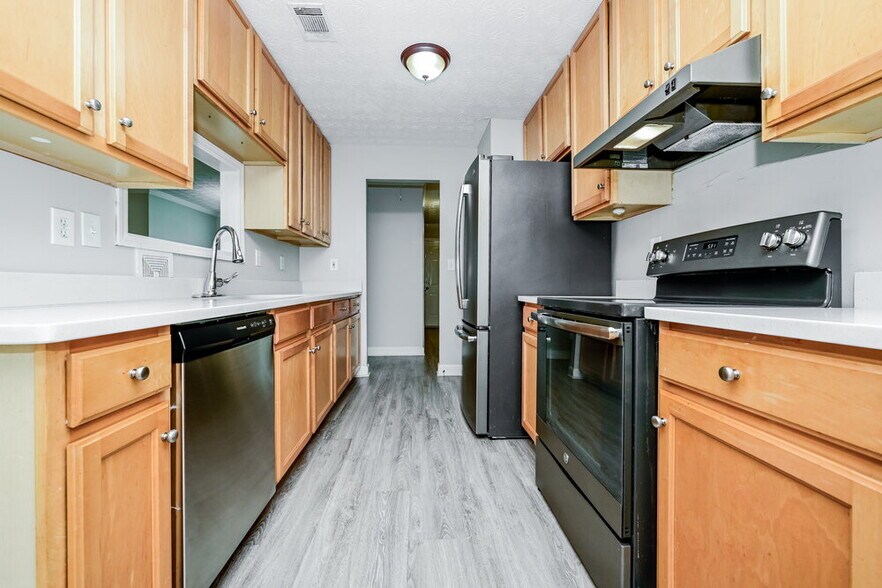 Building Photo - 330 Fieldstone Ln