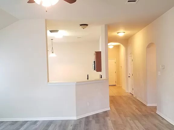 Building Photo - 141 Carriage Way