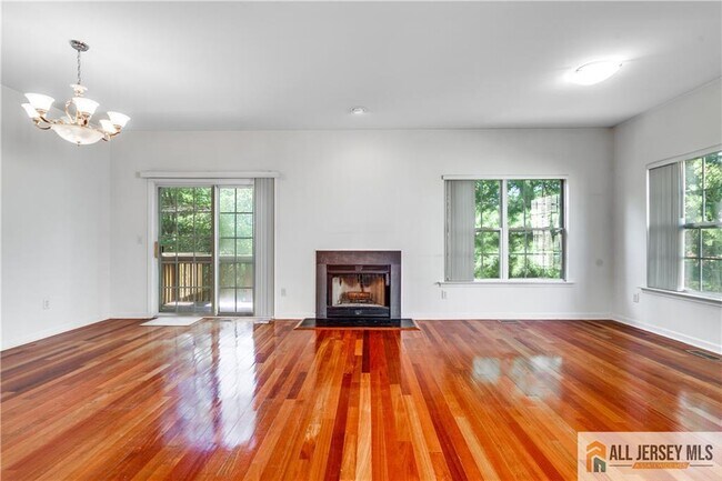 Building Photo - 9 E Burgess Dr