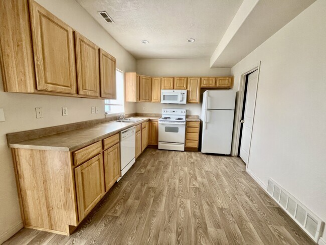 Building Photo - 5082 W Wind Rock Ln