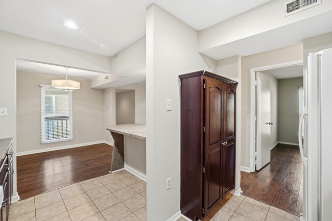 Building Photo - Spacious Condo • Pool Community • Prime Location