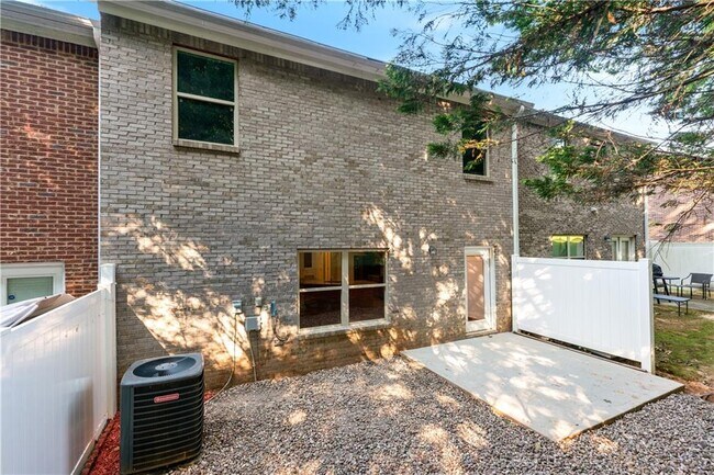 Building Photo - 204 Britt Dr