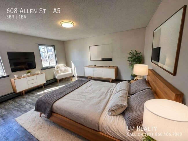 Building Photo - 608 Allen St