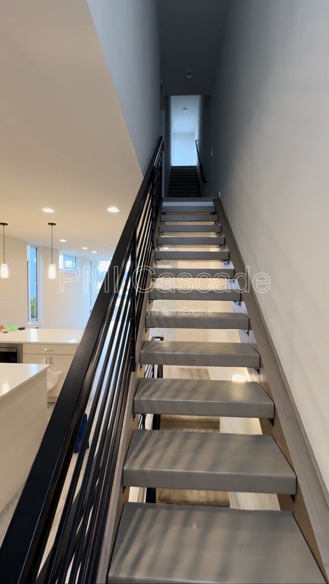 Building Photo - 9227B 16th Ave SW