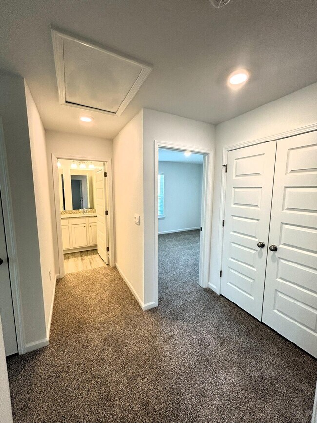 Building Photo - 133 Staggerbush St