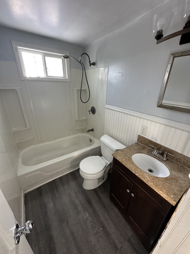 Building Photo - Cute 2 Bedroom 1 Bathroom House ** SPRING ...