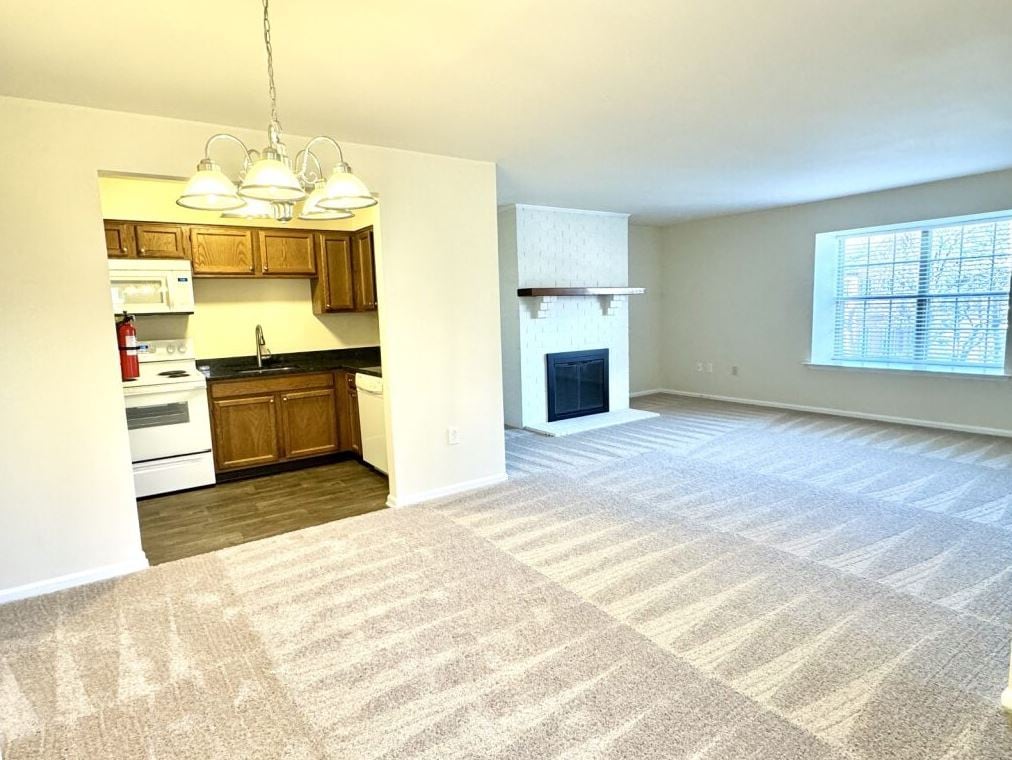 Building Photo - 700 Farmington Ave