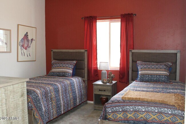 Building Photo - 232 S Clubhouse Ln