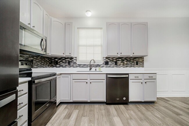 Building Photo - 9413 N Bayfield Dr