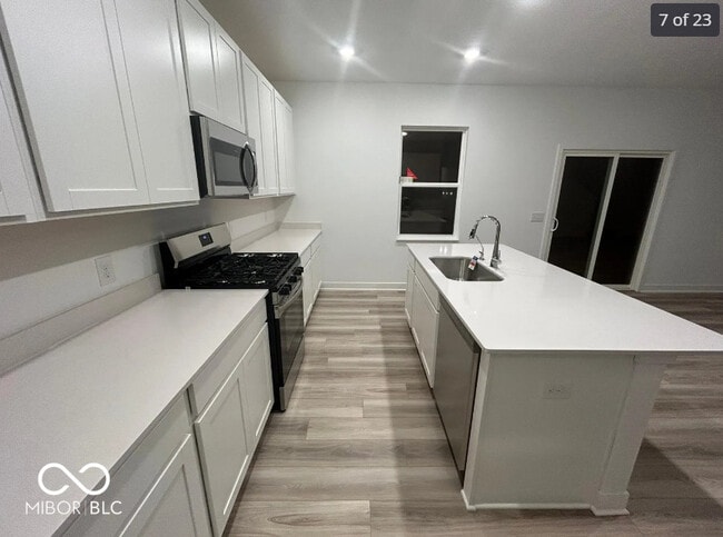 Building Photo - 729 Felix Dr