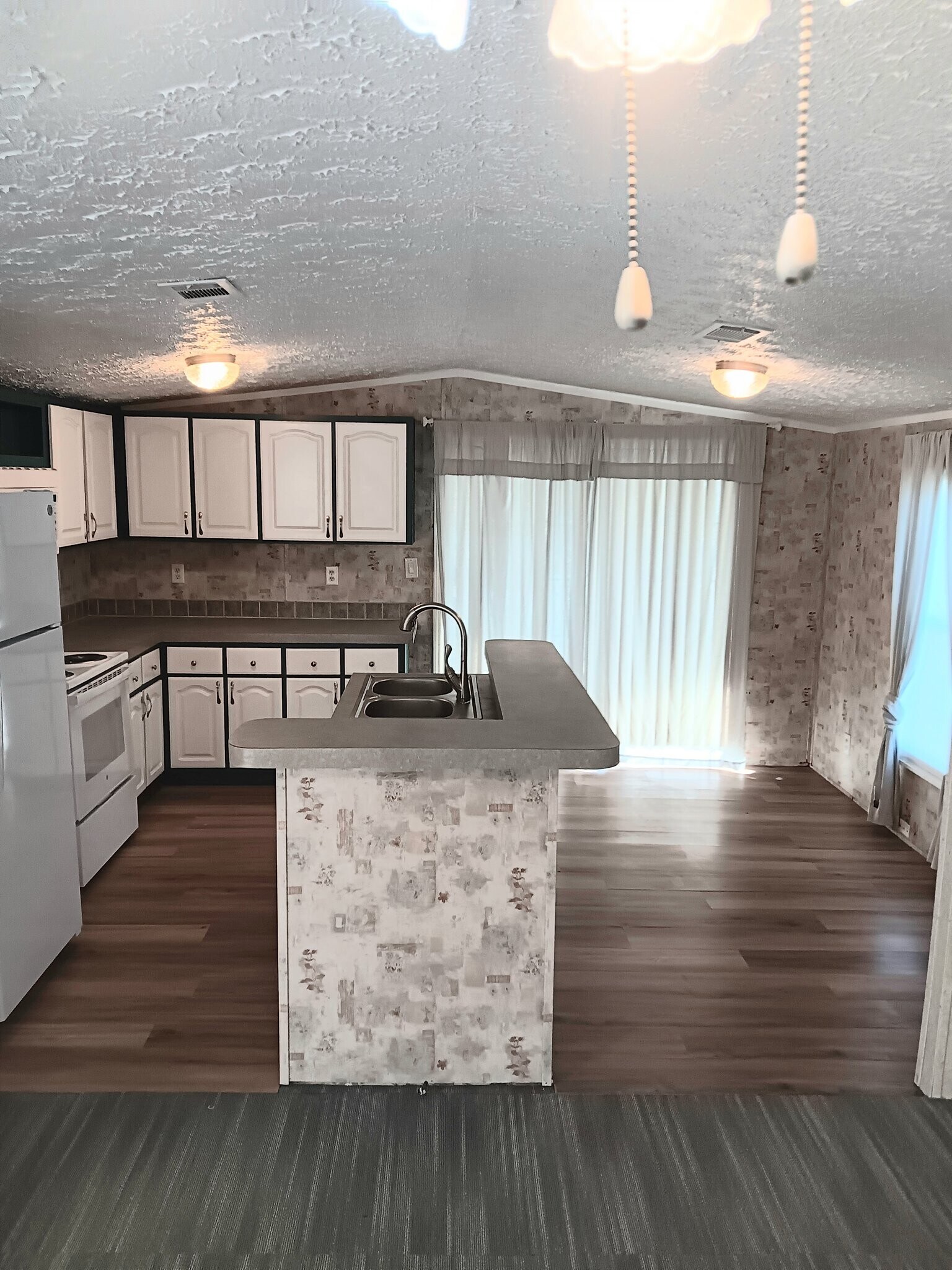 Building Photo - 5540 Rainbow Dr