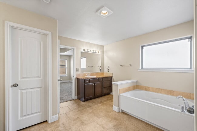 Building Photo - Beautiful 4/3/2 in Frenship ISD