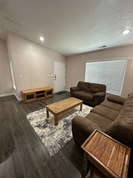 Building Photo - 1559 Riverside Ave