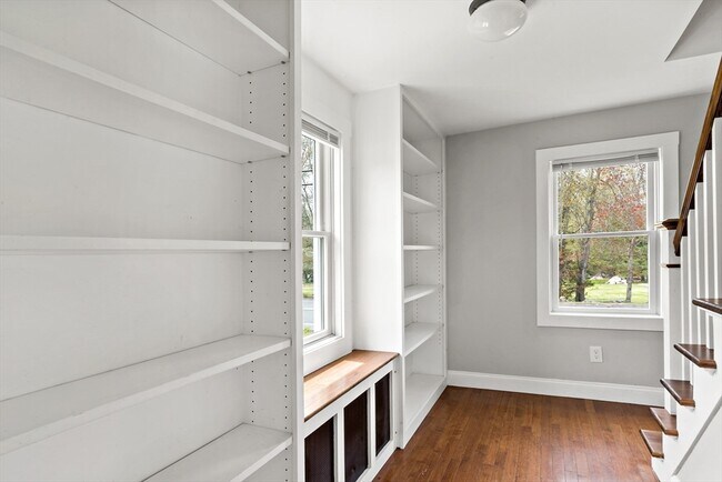 Building Photo - 539 Maple Ave