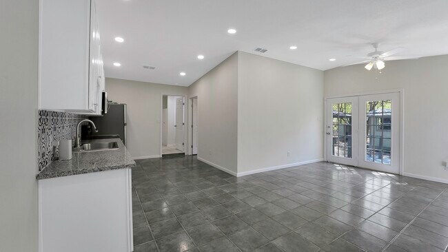 Building Photo - 542 Thorain Blvd