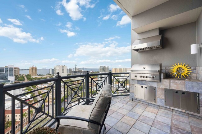 Building Photo - "Luxurious 3-Bed Sarasota Penthouse with S...