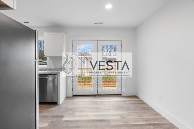 Building Photo - 61 Scates St