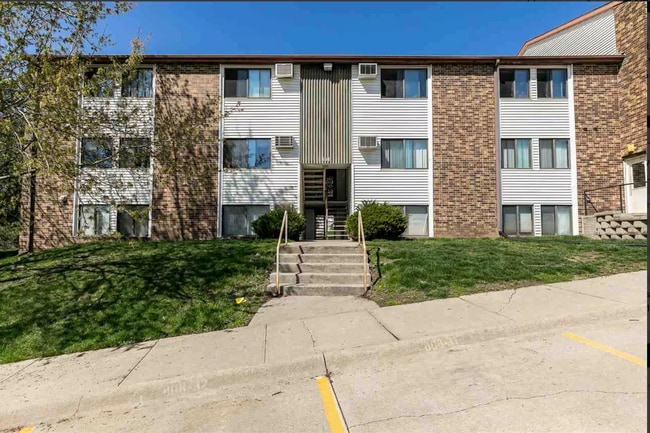 Building Photo - 808 Benton Dr