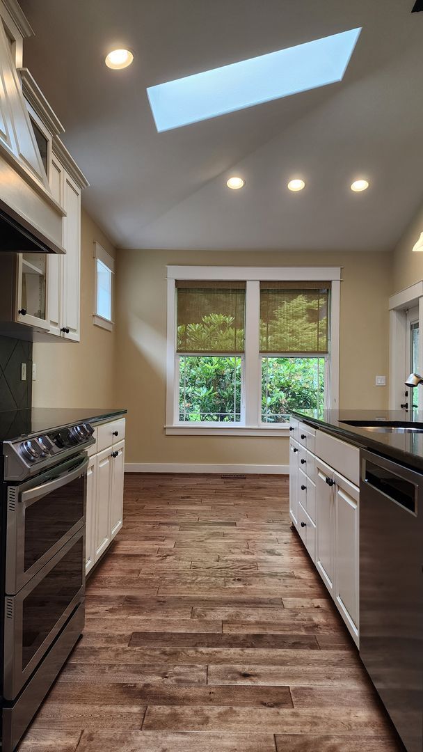 Building Photo - Beautiful Campus Glen 4-Bedroom!