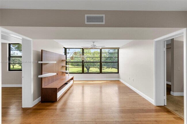 Building Photo - 1514 Whitehall Dr