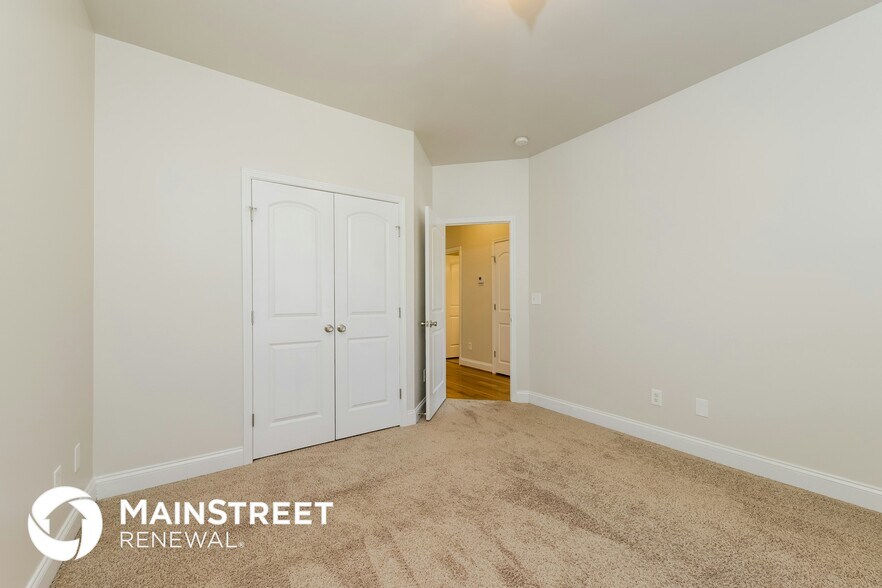Building Photo - 6700 Linwood Dr