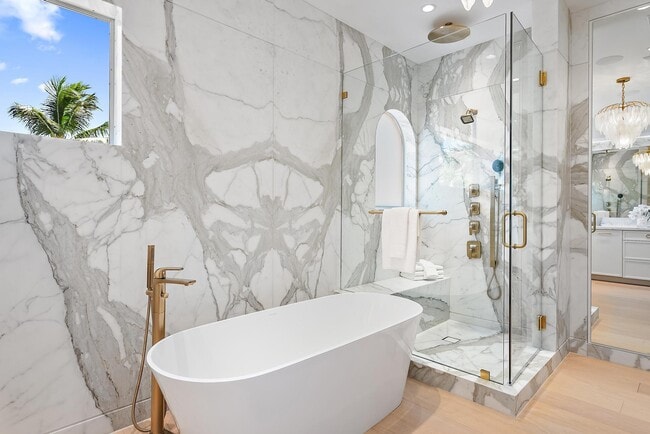 Building Photo - 245 Everglade Ave