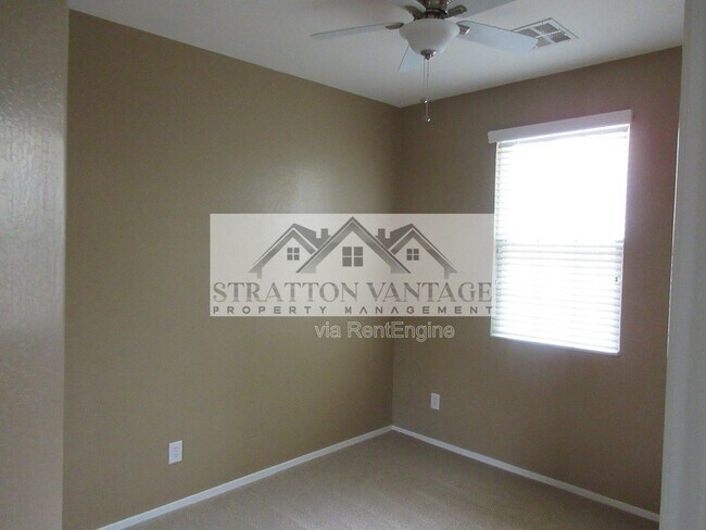 Building Photo - 2741 S Equestrian Dr