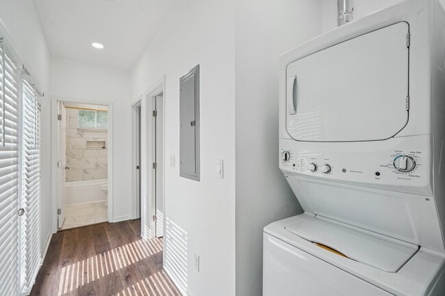 Building Photo - 2359 Beecher Rd SW