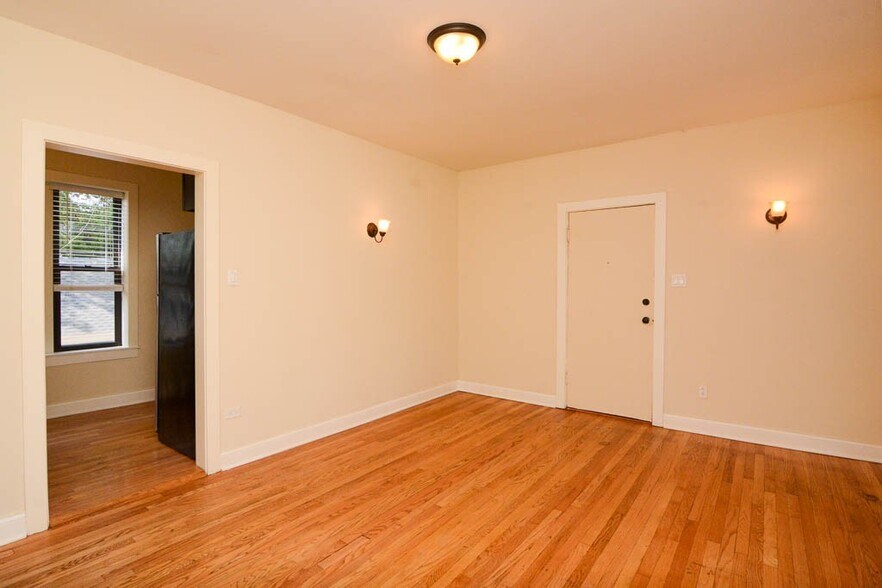 Building Photo - 4139 N Ashland Ave
