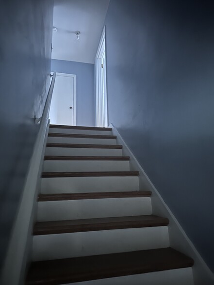 Building Photo - 2519 Ashbrook Ave