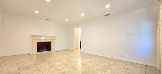 Building Photo - 9222 De Adalena St