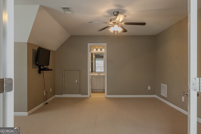 Building Photo - 120 Rosebay Ln