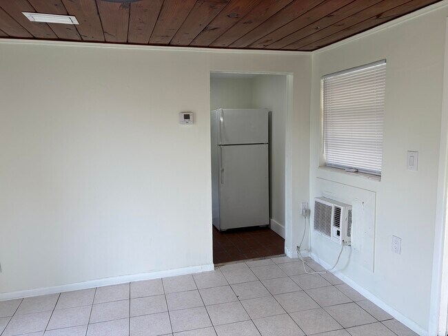 Building Photo - 2320 Sunrise Dr