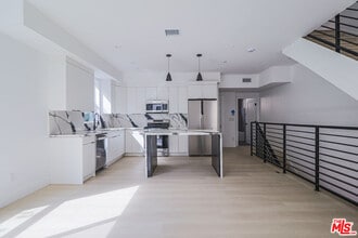 Building Photo - 11814 Gilmore St