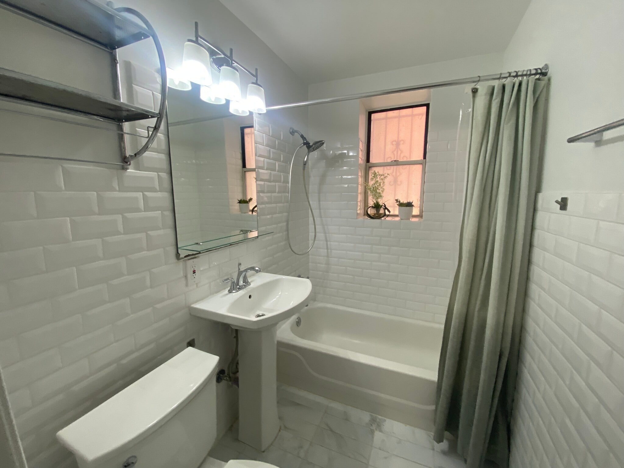 Building Photo - 1820 Clydesdale Pl NW