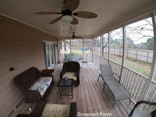 Building Photo - 201 Deerchase Dr