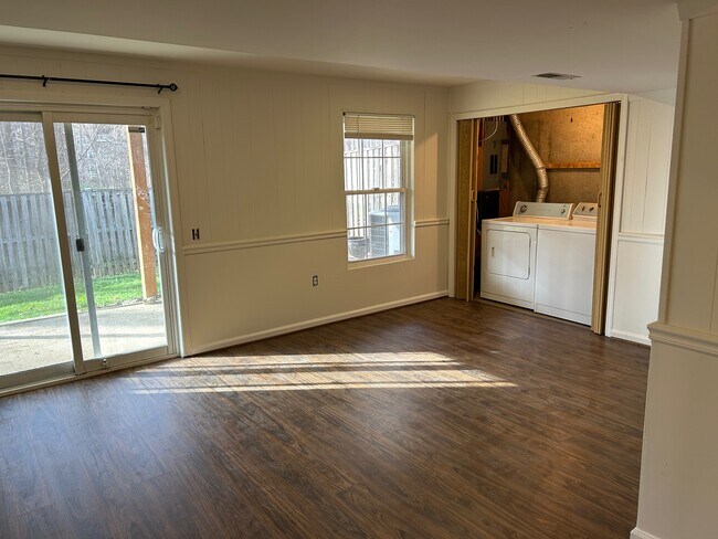 4 basement d - 5860 Wood Flower Ct